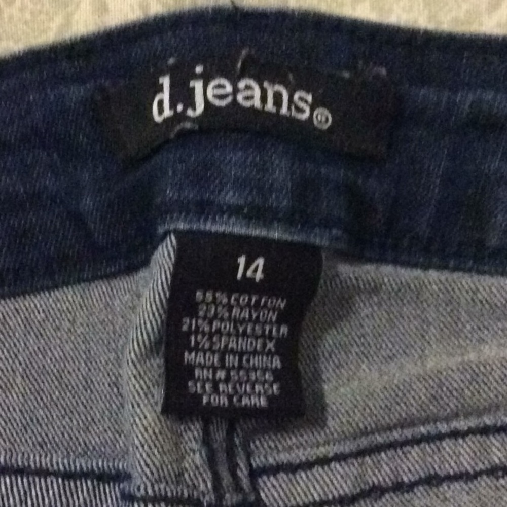 D JEANS super soft dk wash skinny jeans, size 14 - Picture 2 of 3